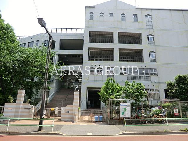 小学校　新宿区立四谷第六小学校（小学校）まで605m