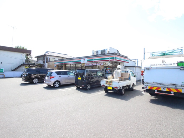 コンビニ　セブンイレブン（コンビニ）まで274m