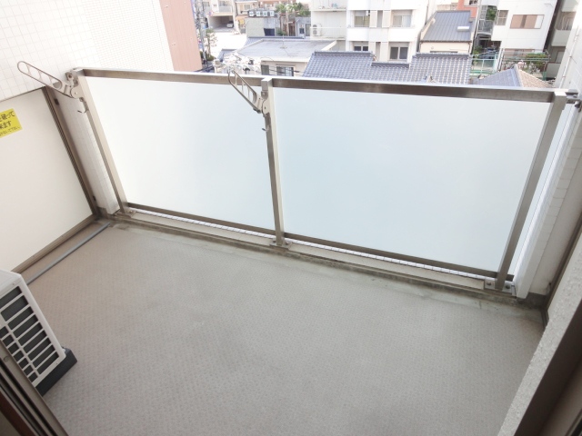 バルコニー　同物件別号室の写真です。