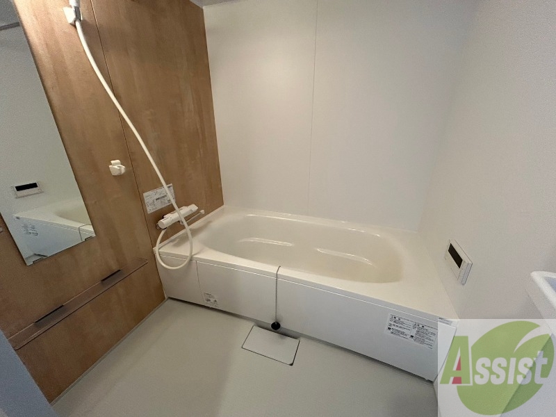 バス・シャワールーム　バスルームはこちらです。広々としてゆったり休めます。