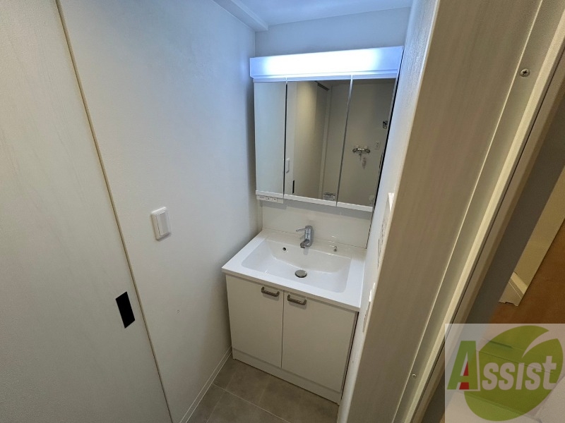 洗面設備　洗面台。身支度にはかかせないですよね～。