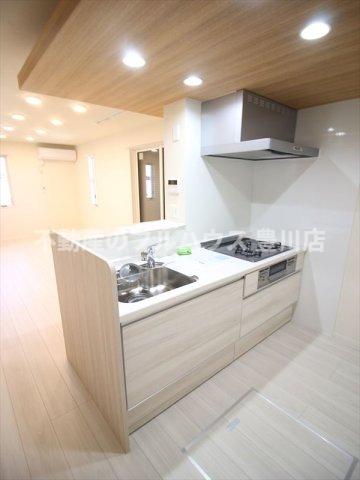 キッチン　写真は同建築会社の新築別物件（イメージ）
