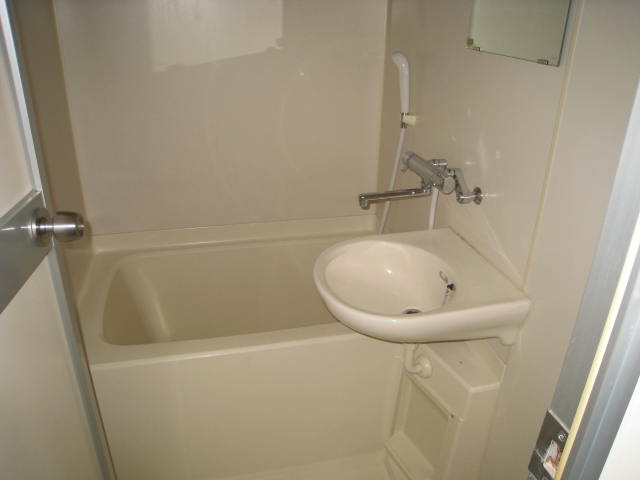 バス・シャワールーム　※別のお部屋の写真です。現況を優先させていただきます。