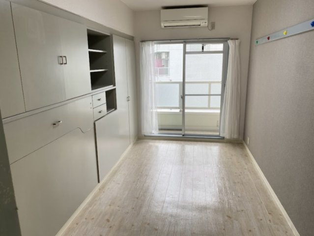 セレーネ田辺IVの居間写真