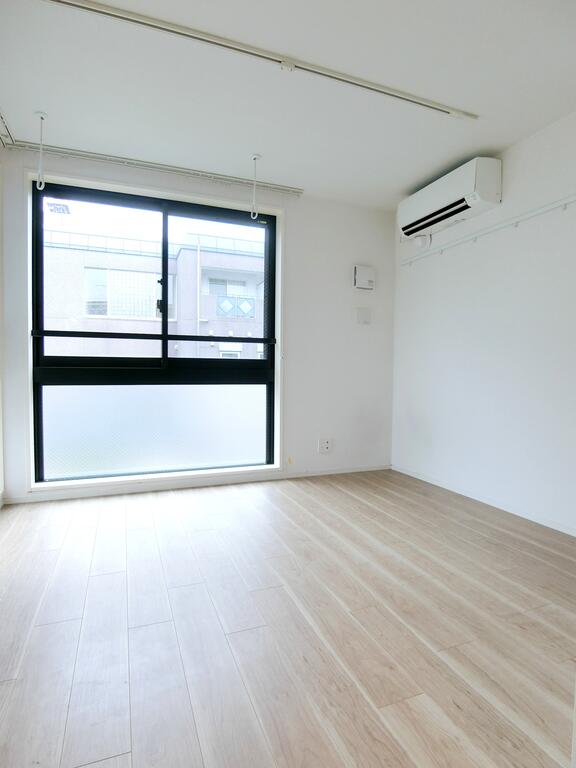 その他部屋・スペース　3面採光の明るい角部屋です。