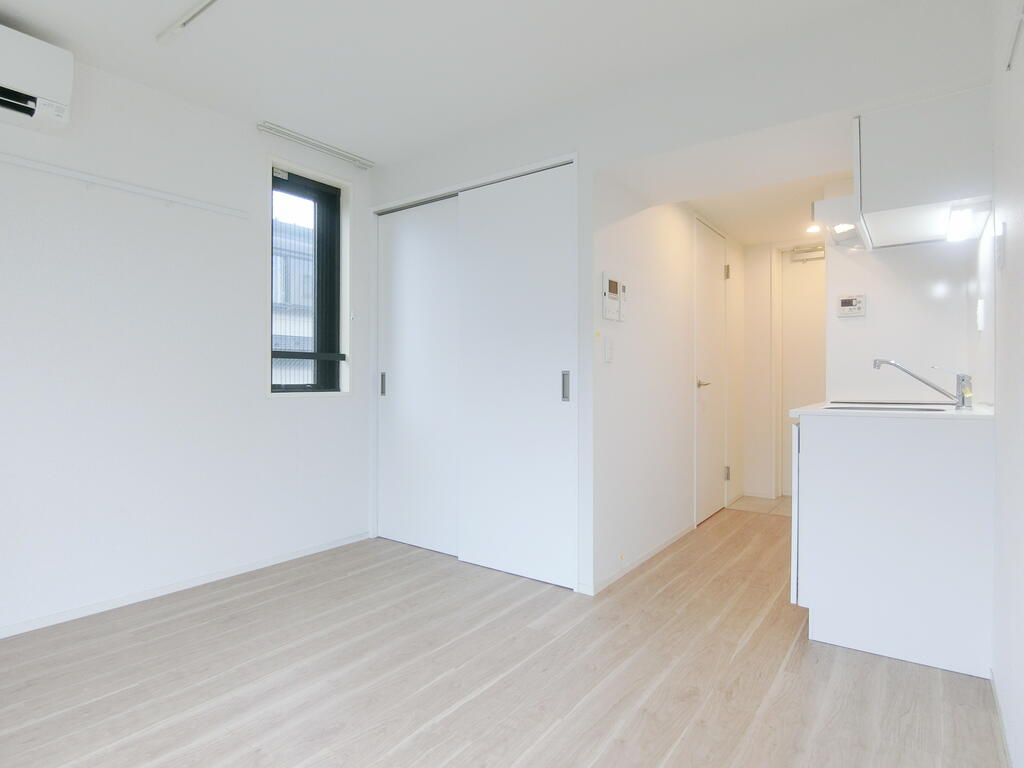 セキュリティ　3面採光の明るい角部屋です。