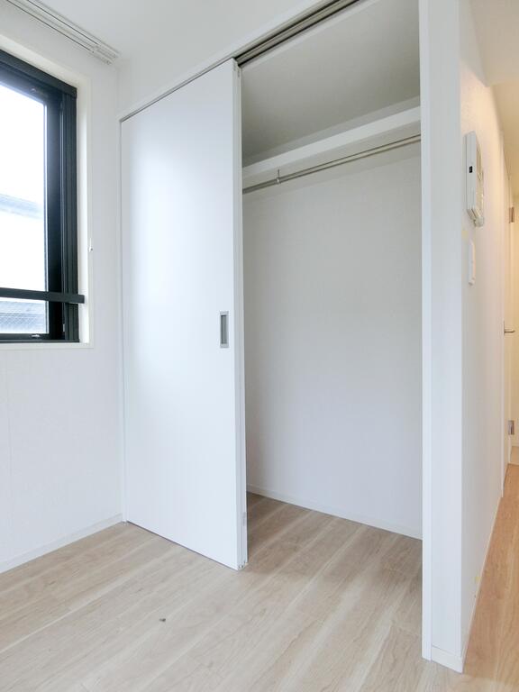 収納　お部屋にはクローゼットもございます。