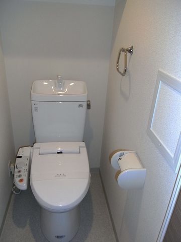 トイレ　温水洗浄機能付き暖房便座