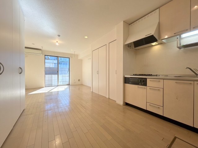 居室・リビング　★キレイなフローリングの角部屋です★