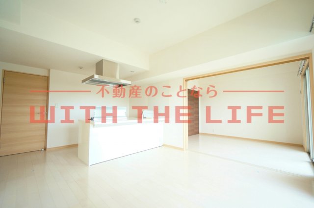 居室・リビング　こちらのリビングで趣味の時間をお楽しみください