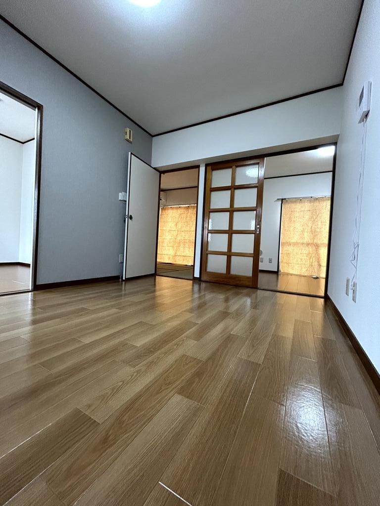 朝日プラザ平塚の居間写真