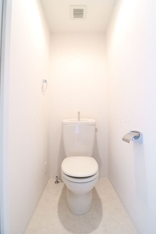 トイレ　落ち着いた色調のトイレです♪