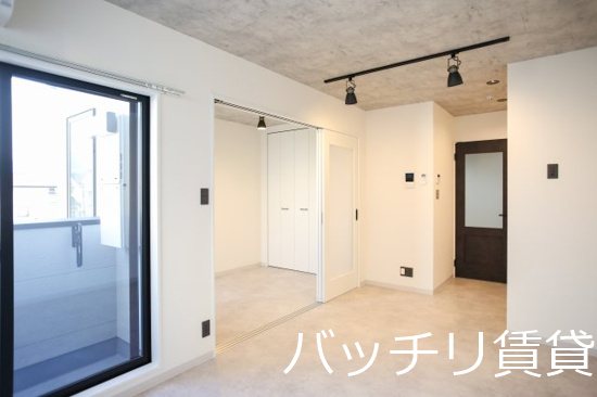 居室・リビング　同建物の別号室の為現況優先