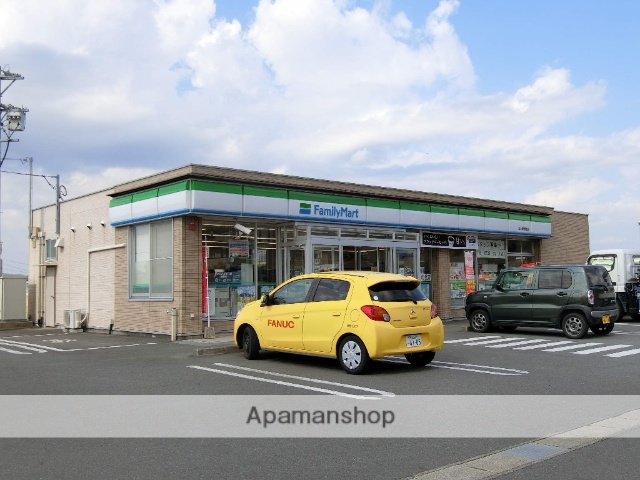 コンビニ　ファミリーマート（コンビニ）まで536m