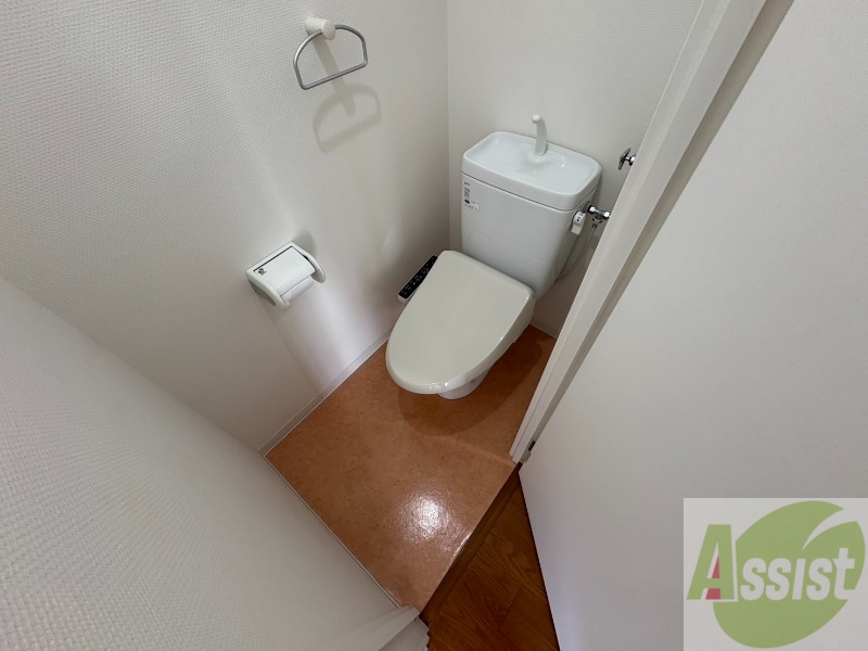 トイレ　トイレです。ウォシュレット付を探している方、おすすめです。