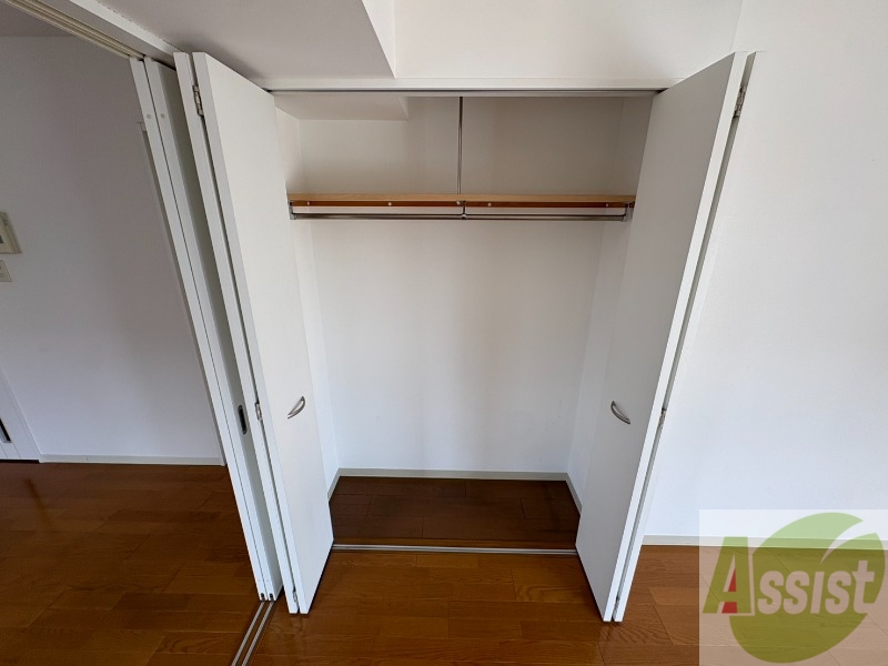 収納　寝室の収納です。部屋がすっきり片付きます。