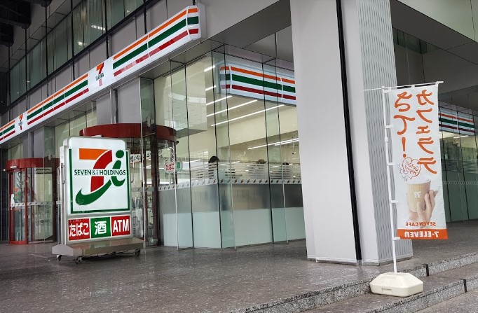 コンビニ　セブンイレブン LAタワー店（コンビニ）まで755m