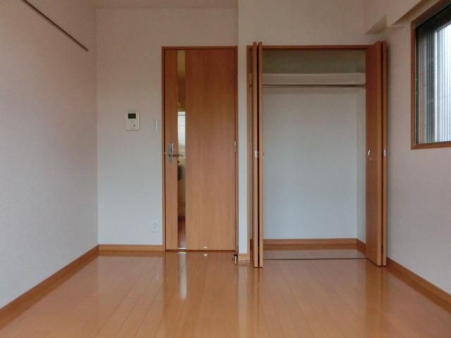 居室・リビング　★角部屋２面採光★