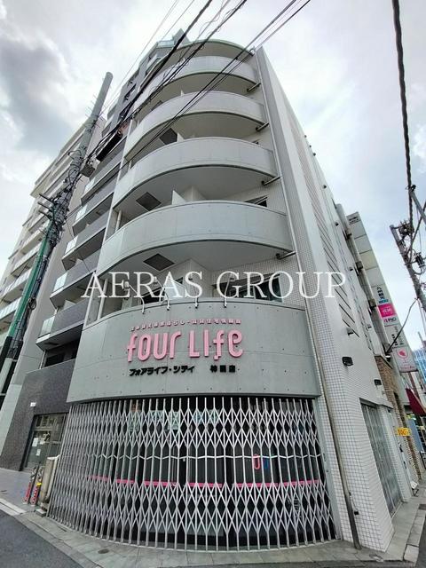 建物外観　角地にあるマンション