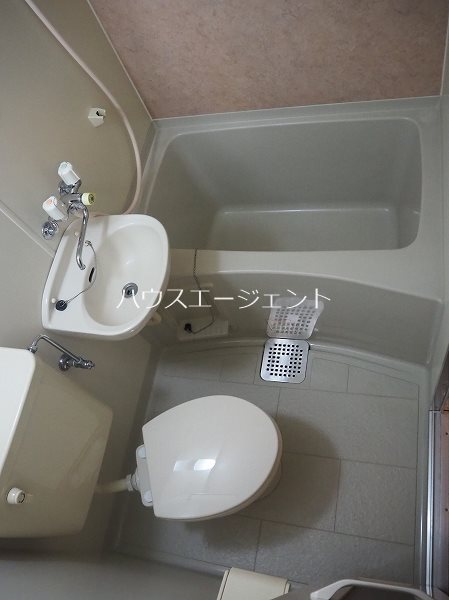 バス・シャワールーム　バス・トイレ一緒のタイプです。※参考画像