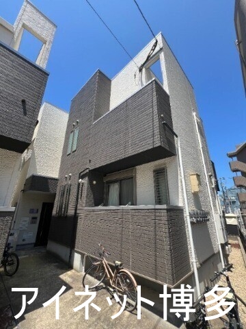 建物外観　最寄り駅徒歩10分圏内の人気デザイナーズアパートです♪