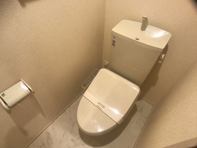 トイレ　同物件別部屋