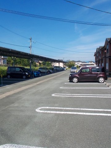 駐車場　車をお持ちの方に嬉しい駐車場付きの物件です