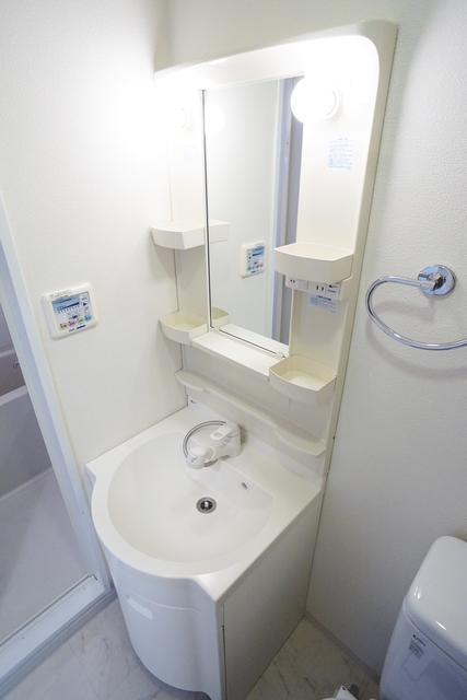 洗面設備　参考写真（同建物別部屋のものです）