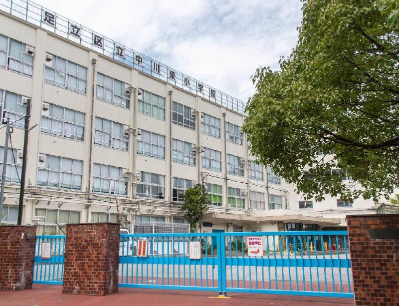 小学校　足立区立中川東小学校（小学校）まで350m