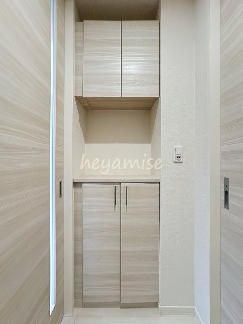 玄関　※別物件の同系モデルです。