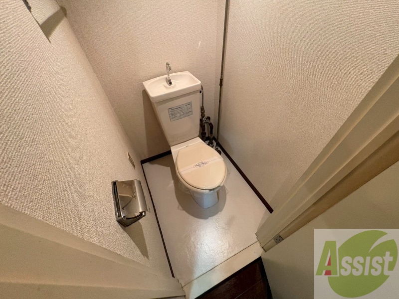 トイレ　こちらはトイレです。清潔感があり、安心して使用できます。