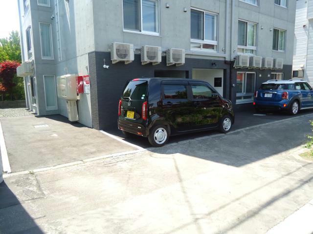 駐車場　駐車場