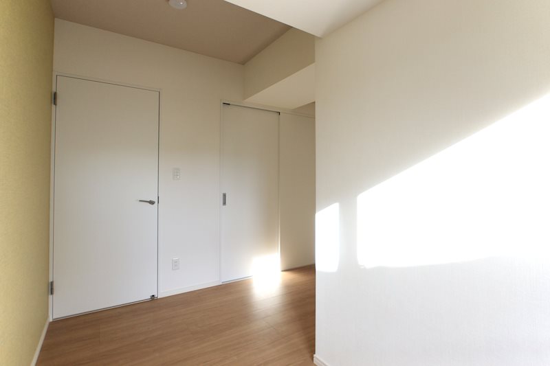 その他部屋・スペース　5.5帖の洋室は南側に窓かあり採光が良いお部屋となります