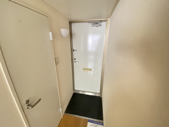 玄関　※別部屋の写真です