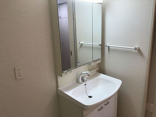 洗面設備　※別部屋の参考写真です。