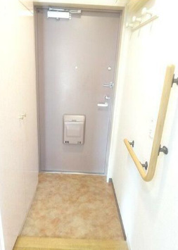 玄関　※別部屋の参考写真です。