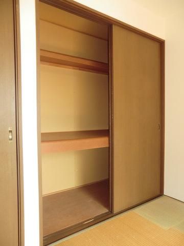 その他設備　奥行きのある物入れ