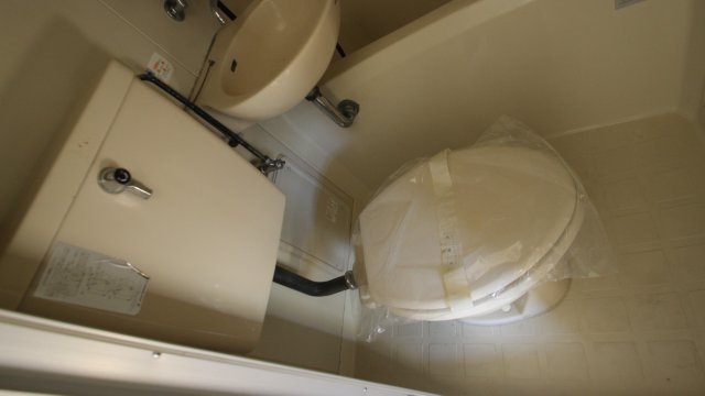 トイレ　同物件別号室の写真です。