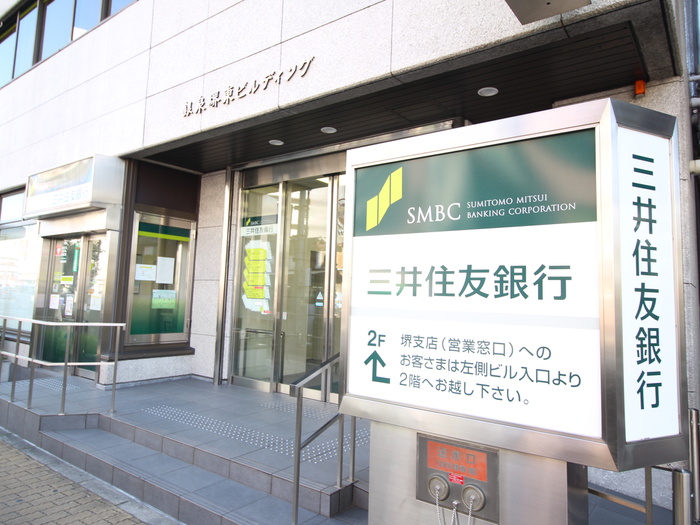 銀行　三井住友（銀行）まで180m