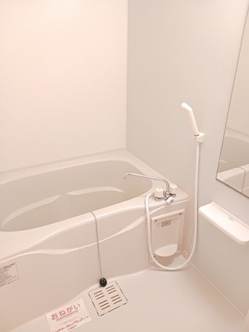 バス・シャワールーム　コンパクトで使いやすいお風呂です