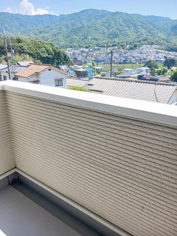 バルコニー　お洗濯にも便利なバルコニー付き