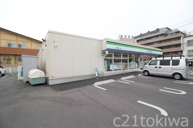 コンビニ　ファミリーマート朝霞膝折一丁目店（コンビニ）まで498m