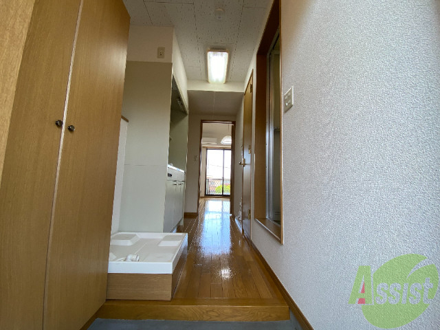 玄関　玄関の外から部屋の中を撮影してみましたー。