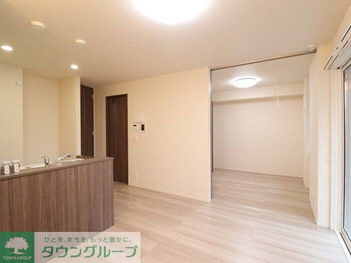 リッシュセゾン Eの居間写真