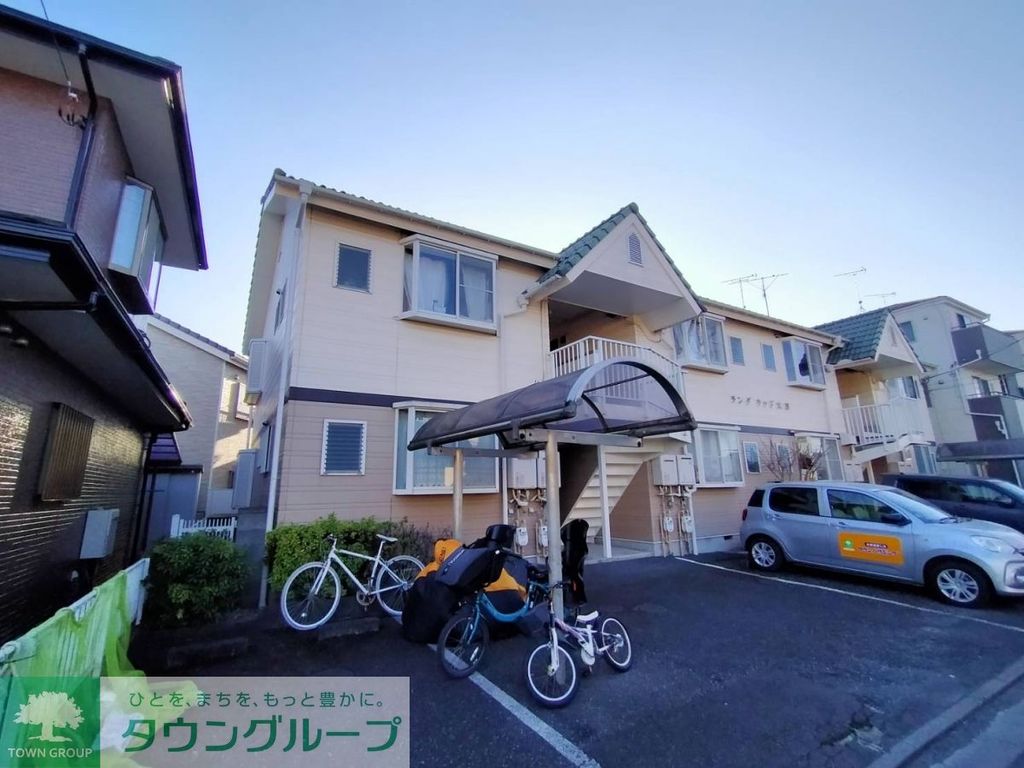 建物外観　駐車場