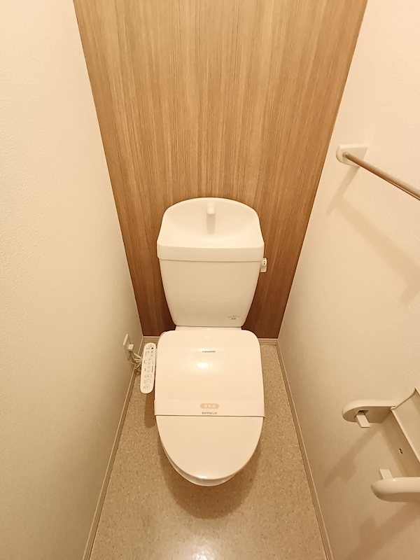 トイレ　※同タイプ2階のお部屋のお写真です。