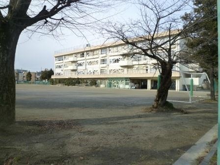 中学校　調布市立第六中学校（中学校）まで924m