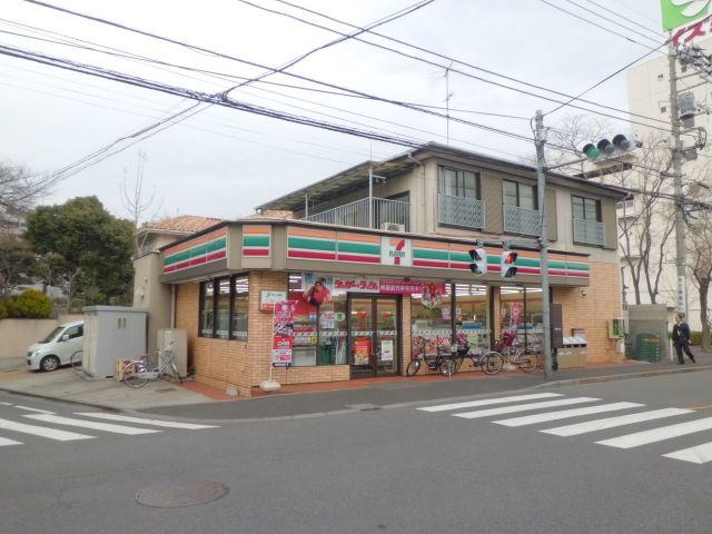 コンビニ　セブンイレブン 板橋前野町店（コンビニ）まで597m