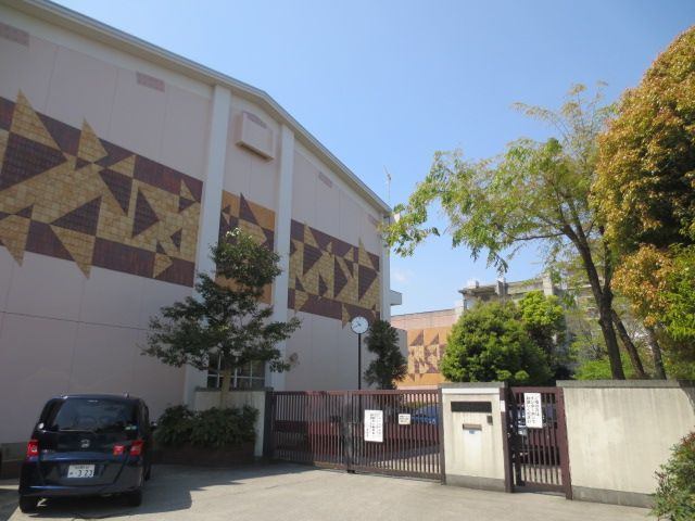 中学校　名古屋市立千種中学校（中学校）まで947m