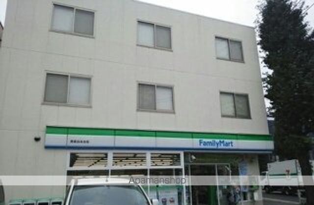 コンビニ　ファミリーマート（コンビニ）まで300m